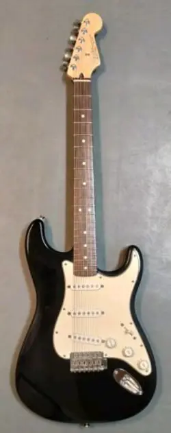 FENDER STRATOCASTER MIM 2005 / 6 REMARKABLY CLEAN WITH GIG BAG