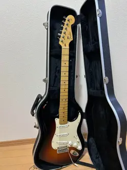 FENDER AMERICAN STANDARD STRATOCASTER SUNBURST USED ELECTRIC GUITAR W/ HARD CASE