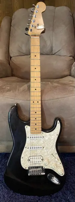 STRATOCASTER BLACK SOLID