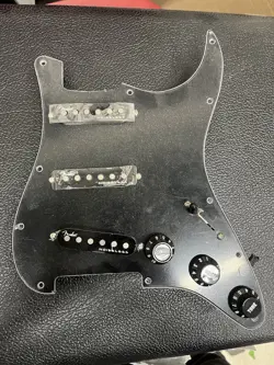FENDER AMERICAN STRATOCASTER LOADED PICKGUARD 