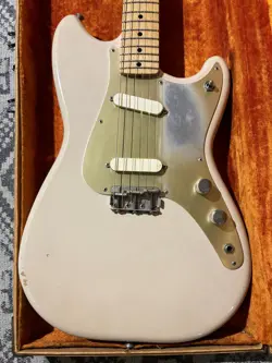 FENDER 1956 DUO SONIC   DESERT SAND