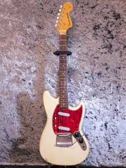 FENDER MUSTANG  66