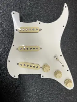 FENDER AMERICAN STRATOCASTER LOADED PICKGUARD (SSS)