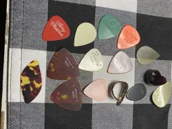 LOT OF VINTAGE GUITAR PICKS