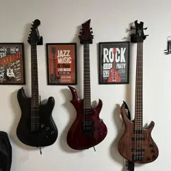 POSSIBLE FENDER GUITAR