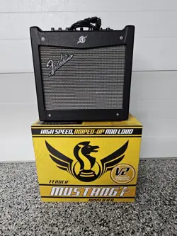FENDER MUSTANG I V.2 20 WATT, 8
