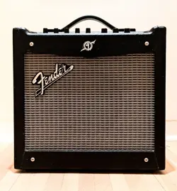 FENDER MUSTANG I V.2 20W GUITAR AMP COMBO BLACK USB PORT, EXCELLENT CONDITION 