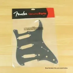 STRATOCASTER PICKGUARD HOLE