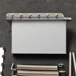 2021 FENDER ROAD WORN STRAT TREMOLO BRIDGE VINTAGE 50'S / 60'S REISSUE GUITAR