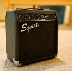FENDER SQUIER SP 10 GUITAR/BASS AMPLIFIER