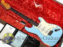 FENDER CUSTOM SHOP 2022 1960 STRATOCASTER RELIC (FADED AGED DAPHNE BLUE)