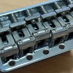 SYNCHRONIZED TREMOLO BRIDGE