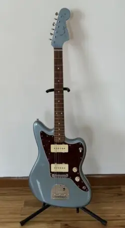 FENDER VINTERA 60S JAZZMASTER ELECTRIC GUITAR ICE BLUE PAU FERRO WITH GIG BAG