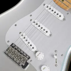 STRATOCASTER MAPLE CHROME