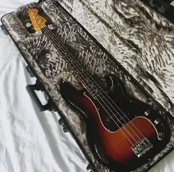 FENDER AMERICAN PROFESSIONAL II PRECISION BASS RW