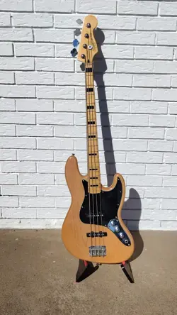 FENDER CLASSIC SQUIER