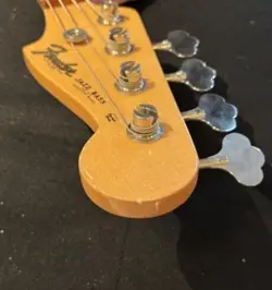 FENDER CUSTOM SHOP MUSICAL INSTRUMENTS FESTIVAL FEATURED ITEM 1962 JAZZ BASS NOS