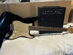 STRAT. FENDER