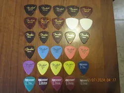 LOT OF 30 ASSORTED FENDER GUITAR PICKS, SOME VINTAGE - VARIOUS GAUGES - RL7 