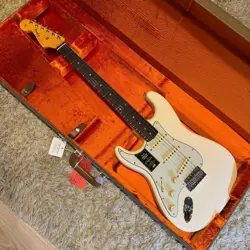 ELECTRIC GUITAR FENDER AMERICAN VINTAGE II OLYMPIC WHITE 1961 STRATOCASTER