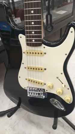 FENDER MEXICO STRATOCASTER USED 1990S MAPLE NECK ROSEWOOD FINGERBOARD W/SOFTCASE