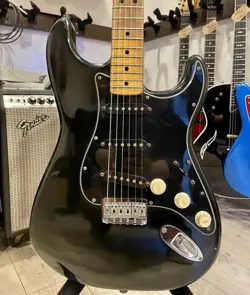 FENDER STRATOCASTER 1976 OCHANOMIZU