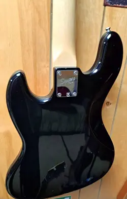 SQUIER AFFINITY 4-STRING