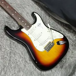 FENDER MADE IN JAPAN TRADITIONAL 60S STRATOCASTER RW 3-COLOR SUNBURST Y8