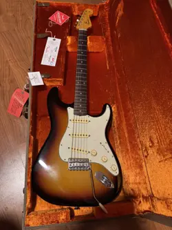 FENDER AMERICAN VINTAGE II 1961 STRATOCASTER - 3 TONE SUNBURST - MINT -