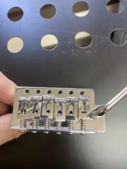 FENDER STRATOCASTER TREMOLO BRIDGE