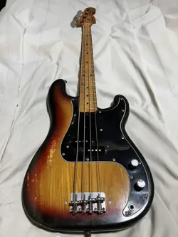 FENDER PRECISION BASS / ELECTRIC BASS GUITAR W/ SC MADE IN 1977 USA