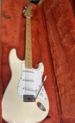 FENDER MEXICAN STRAT GOOD SOUND WITH BONUS NO.MG719