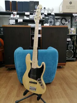 FENDER AM PROL JAZZBASS V USED 2019 ALDER BODY MAPLE FINGERBOARD W/HARD CASE