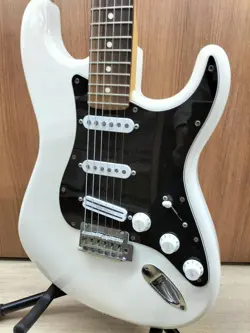 FENDER MEXICO STRATOCASTER USED 2019 MAPLE NECK ROSEWOOD FINGERBOARD W/SOFT CASE