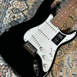 FENDER PLAYER STRATOCASTER PAU FERRO FINGERBOARD BLACK PLAYER SERIES