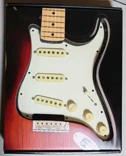 STRAT PICKGUARD FAT