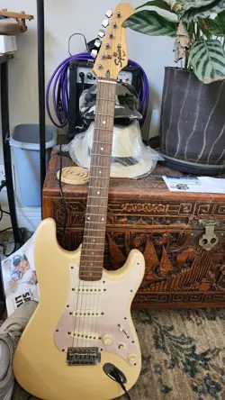 SQUIER FENDER STRAT KOREA