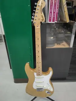 FENDER JAPAN  TRADITIONAL 70S STRATOCASTER (NO241210)