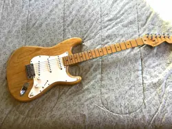 1999 FENDER AMERICAN STANDARD STRATOCASTER GUITAR, NATURAL BODY