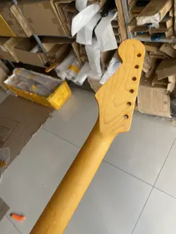 FRETS MAHOGANY STRAT