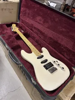 1989 SQUIER FENDER