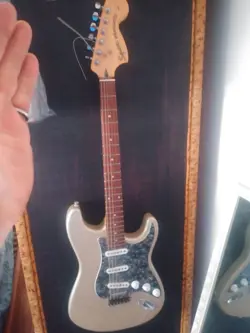 SERIES STRATOCASTER FREE
