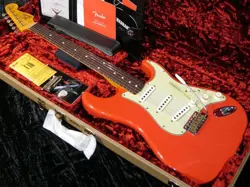 FENDER CUSTOM SHOP LIMITED EDITION 62/63 STRAT JOURNEYMAN RELIC AGED FIESTA RED