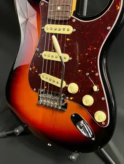 FENDER AMERICAN PROFESSIONAL II STRATOCASTER ELECTRIC GUITAR 3-TONE SUNBURST
