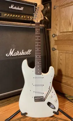 VINTAGE 2000 SQUIER BY FENDER AFFINITY STRAT STRATOCASTER ARCTIC WHITE