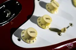 FENDER AMERICAN VINTAGE 57 STRATOCASTER / 2001 SAFE DELIVERY FROM JAPAN