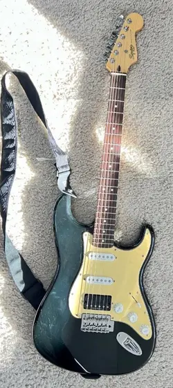 2010 FENDER SQUIER VINTAGE MODIFIED HSS STRATOCASTER, BLACK WITH GIG BAG 