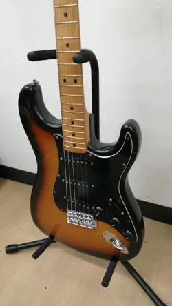 FENDER STRATOCASTER ELECTRIC GUITAR-07