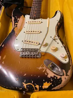 ELECTRIC GUITAR FENDER MIKE MCCREADY STRATOCASTER SUNBURST WITH HARD CASE