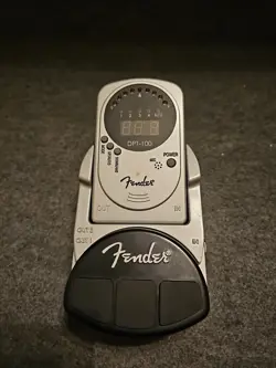 FENDER DPT-100 CHROMATIC GUITAR TUNER PEDAL